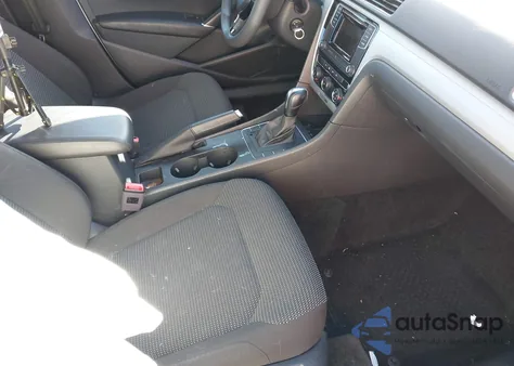 2018 Volkswagen Passat 2.0T R-Line/2.0T S z USA, uszkodzony, nr VIN 1VWAA7A31JC011458